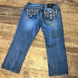Miss Me Mid Rise Cuffed Capri Denim Jeans Womens Blue Embroidered Bling Leather